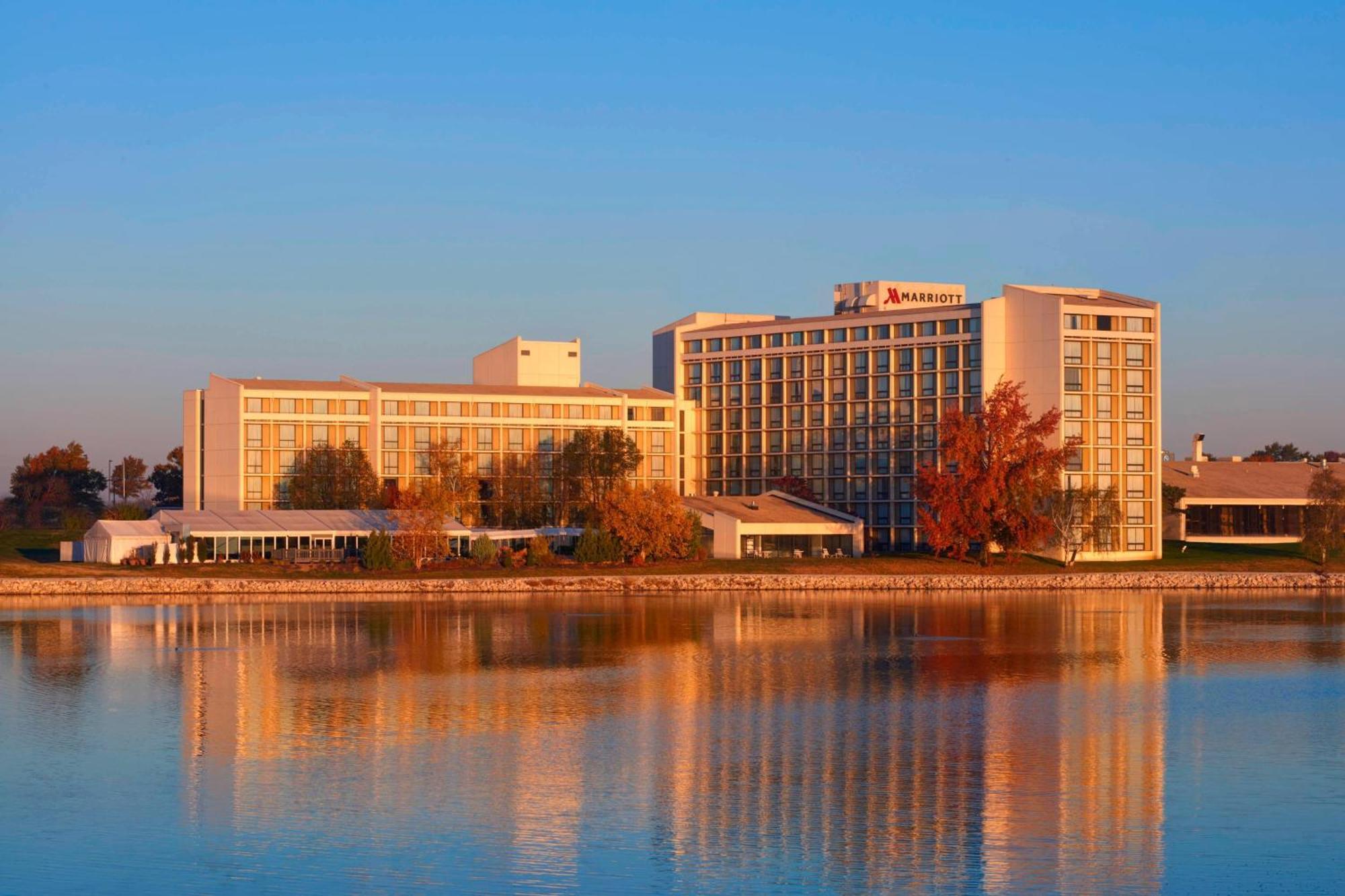 Kansas City Airport Marriott Hotel Exterior photo